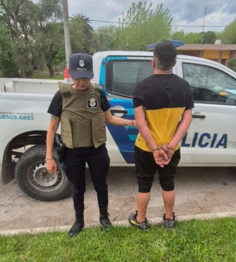 Rob dos telfonos de una casa y lo aprehendieron